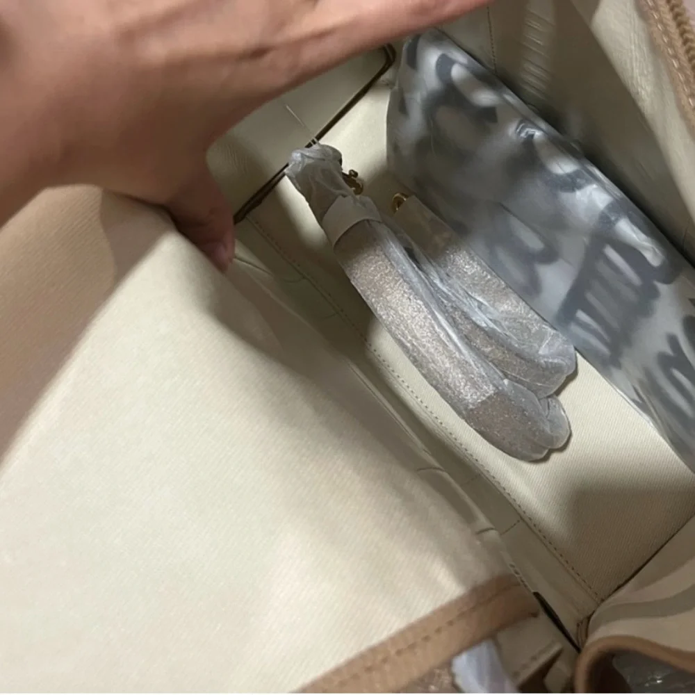 Marc Jacobs Medium Tote Bag (Camel) - Picture 9 of 10